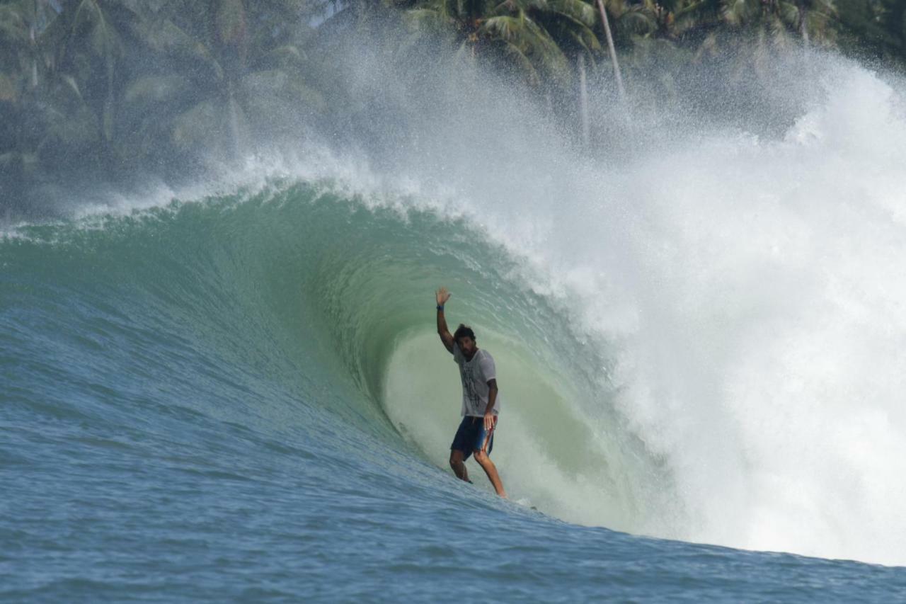 Hotel Oseda Nias Surf House Hilibotodane Esterno foto
